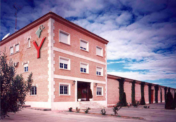 edificio bodega Grupo Yllera en Rueda