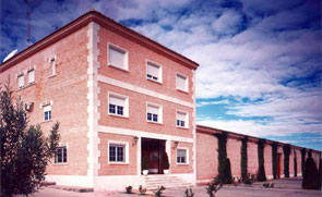 Edificio bodega Grupo Yllera en Rueda